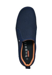 Marinefarbene Slipperschuhe mit Mesh-Obermaterial, orangefarbener Innensohle und weißer Sohle. Mit Markenaufdruck auf der Innensohle und einer Schlaufe an der Ferse für einfaches An- und Ausziehen.