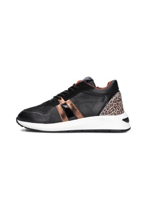 Zwarte sport sneakers met metallic koperen strepen en een luipaardprint hiel. Gemaakt van leer en gaas, met een witte rubberen zool.