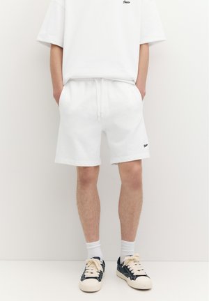 PULL&BEAR, JOGGER LOGO - BERMUDA SHORTS - Jogginghose - white