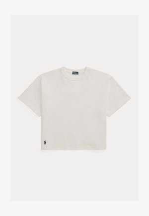 Valge lühikeste varrukatega lõikega T-särk ümar kaelusega ja väike must tikandiga logo vasaku alumise ääre lähedal.