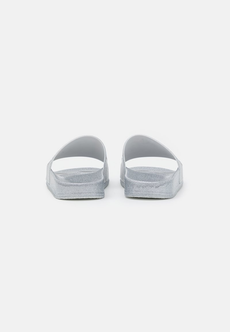 Damen Sneaker | MM6 Maison Margiela HOTEL POOL SLIDES Badesandale silver/silberfarben - DI09439 Damen Sneaker | MM6 Maison Margiela HOTEL POOL SLIDES Badesandale silver/silberfarben - DI09439