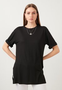 LELA Slim Fit - Pluus - black