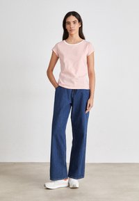 Mads Nørgaard STRIPE TEASY TEE - T-Shirt print - brilliant white/shell pink