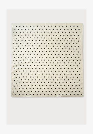 Witte vierkante doek met gelijkmatig verdeelde kleine zwarte polkadots in een rasterpatroon op een vlakke ondergrond.