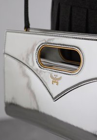MCM CROSSBODY - Taška cez plece - silver-coloured