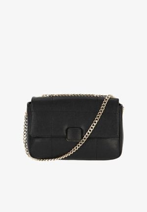 Czarna, prostokątna torebka na ramię z skóry z pikowanym przeszyciem, kwadratowym magnetycznym zapięciem i złotym łańcuszkowym paskiem.