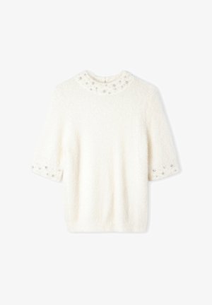 Biały, puszysty top z krótkim rękawem o okrągłym dekolcie. Posiada ozdoby wokół kołnierzyka i mankieci, które dodają szczegółów.