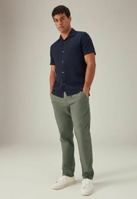 Next SLIM FIT zielony