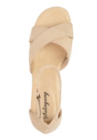 Sandal a incrocio nudo con upper in suede texturizzato, design con punta aperta e dettaglio decorativo in metallo sulla cinghia alla caviglia.