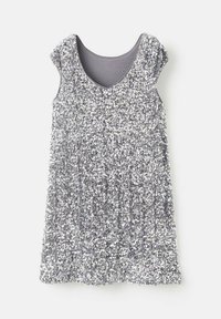 Rochie din paiete argintii cu căptușeală interioară moale gri, având decolteu în V și mâneci scurte, prezentând o croială dreaptă și o textură strălucitoare.