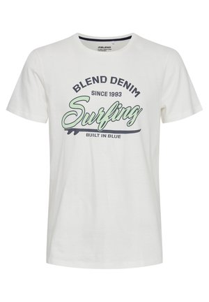 Witte T-shirt met korte mouwen, gemaakt van katoen, met de teksten "Blend Denim Sinds 1993" en "Surfen" in blauw en groen.