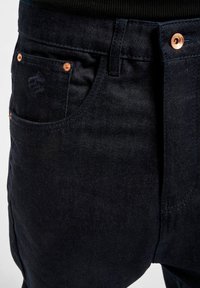 Unselected, raw indigo