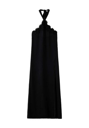 Vestido largo negro de tirantes con detalles de rosas a lo largo del escote y una abertura alta en el lateral.