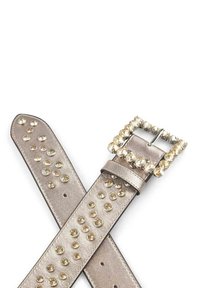 Cintura metallica argento con decorazioni in strass, dotata di una fibbia quadrata in strass e una finitura liscia al tatto.