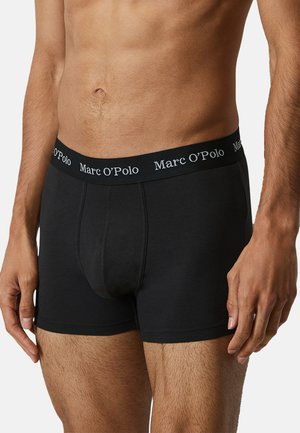 Boxer neri in tessuto morbido, caratterizzati da una vestibilità aderente e una vita ampia con il logo "Marc O'Polo" in bianco.