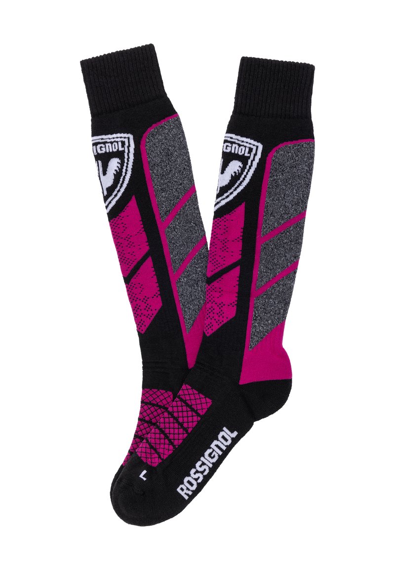 Chaussettes Rossignol noires, grises et magenta montantes, avec des logos et des motifs géométriques, conçues pour les sports d'hiver.