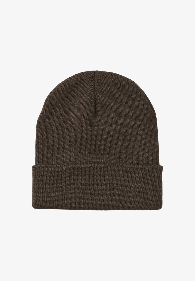 Brązowy dziany beanie o miękkiej teksturze, z podwiniętym dołem i prostym wzornictwem bez dodatkowych ozdób.