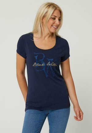 T-shirt bleu marine à manches courtes avec un décolleté en scoop et un texte graphique en bleu et or métallique "Black Willis" sur le devant.