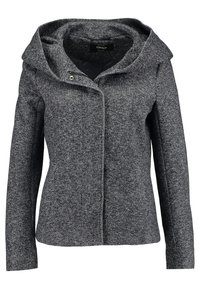 Harmaa teksturoitu takki, jossa on kaulushuppu, etupuolen nepparikiinnitys ja pitkät hihat. Takissa on yksivärinen muotoilu ilman näkyviä kuvioita tai korostuksia.