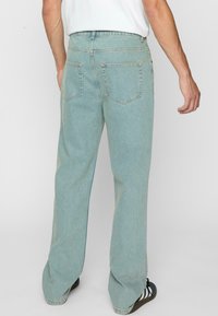 DEF KANT STRAIGHT FIT  - Traperice ravnih nogavica - sand blue denim