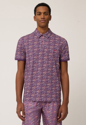 Korte mouwen polo shirt met een paarse basis en een bloemenpatroon in roze, blauw en geel. Inclusief een kraag en contrasterende mouwboorden.