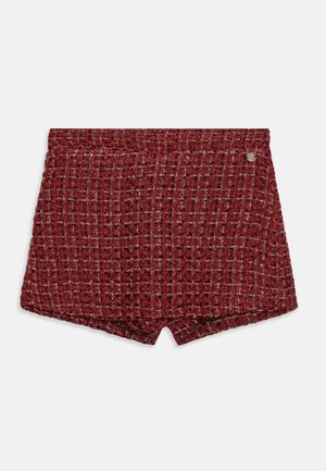 Pantaloni scurți texturati burgundy cu un model țesut, având talie înaltă și un mic accent metalic cu logo pe cusătura laterală.