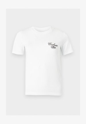 Wit T-shirt met korte mouwen en ronde hals met kleine zwarte tekst "Carhartt Wip" op de linkerborst.