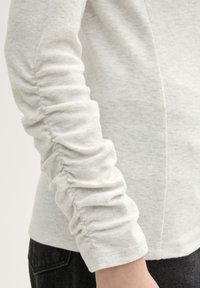 TOM TAILOR DENIM U-BOOT AUSSCHNITT - Tops ar garām piedurknēm - marble beige melange