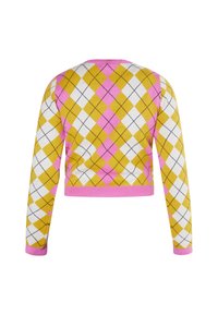 Trumpas megztinis su geltonu, rožiniu ir baltu argyle raštu, išraižytu juodomis linijomis. Ilgos rankovės ir rožinė baigiamaja dalimi.