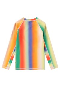 Pitkähihainen paita, jossa on kirkas sateenkaaren gradienttikuvio, jossa sekoittuvat oranssin, vihreän, violetin ja sinisen värit. Silkkinen, kevyt kangas.
