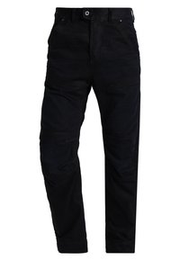 Pantalones de mezclilla negros con corte recto, múltiples bolsillos y detalles de costura sutiles. La tela tiene una textura suave con un ligero brillo.