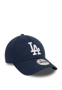 Gorra de béisbol ajustable de color azul marino con el logo "LA" bordado en blanco; cuenta con un visor curvado y tejido texturizado.