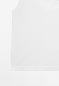 Débardeur blanc sans manches en maille côtelée avec encolure ronde, présenté à plat sur un fond blanc.