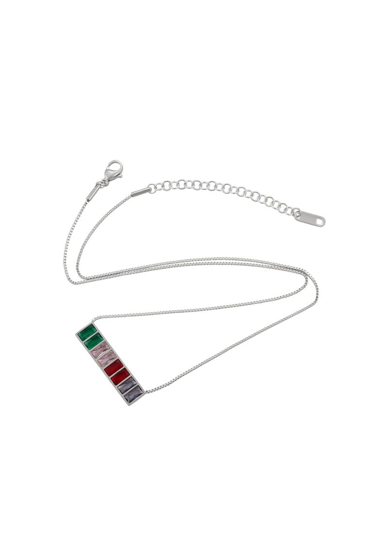 Zilveren ketting met een horizontaal hangertje met zeven rechthoekige stenen in groen, roze, rood en paars, gezet in een eenvoudige metalen omlijsting.