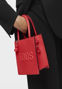Tous MINI CUBE BRENDA - Borsa a mano - rojo