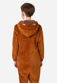 Rjav flis onesie s kapuco, ki ima oči in rogove, teksturirana tkanina, rebrasti manšeti s purpurnimi in zelenimi črtami, sproščen kroj.