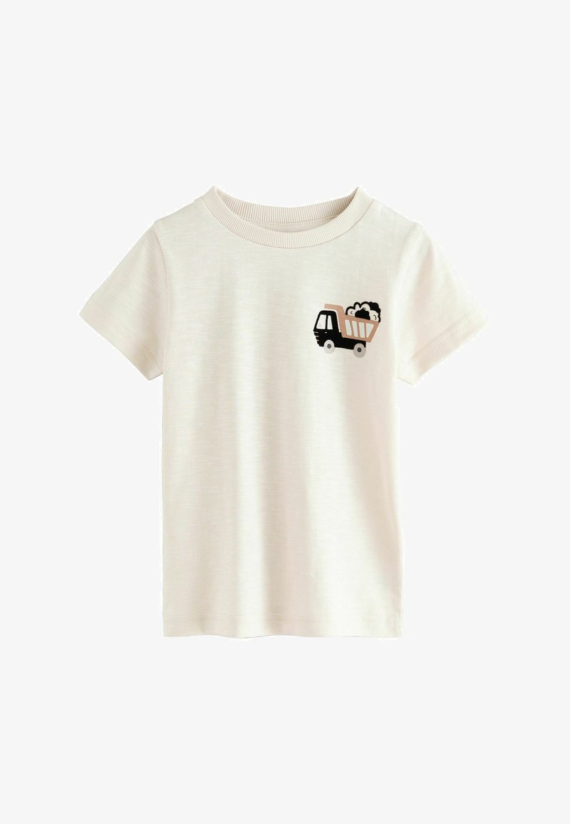Crème-kleurige kinder-T-shirt met korte mouwen en een kleine afbeelding van een zwarte en beige kiepwagen die zwarte en witte voorwerpen aan de voorkant draagt.