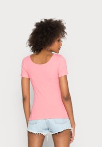 Pieces PCKITTE - T-shirt básica - strawberry pink