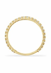 Anello d'oro con una banda liscia e una fila di piccole gemme trasparenti rotonde incastonate in un'impostazione a griffe lungo il bordo esterno.