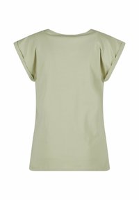 Hellgrüner, weicher Stoffoberteil mit rundem Halsausschnitt und kurzen, gerollten Ärmeln. Gerader Schnitt, glatte Textur und minimale Designmerkmale.