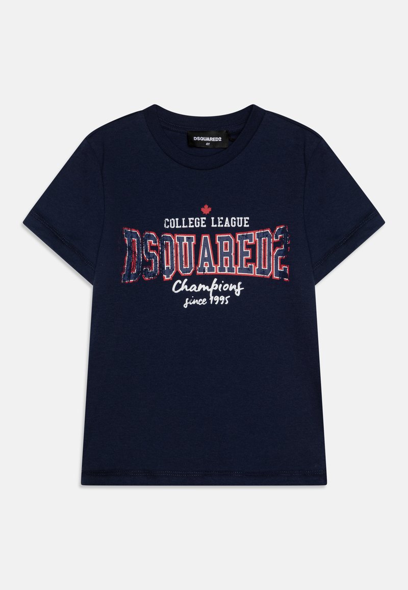 Camiseta de algodón azul marino de manga corta, con un diseño gráfico en blanco y rojo que dice "DSQUARED2 College League Champions desde 1995."