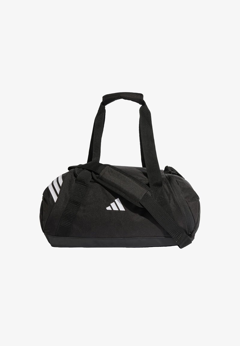 Bolsa de lona negra con dos correas para el hombro y un asa superior, con un acabado texturizado y rayas diagonales blancas en un lado.