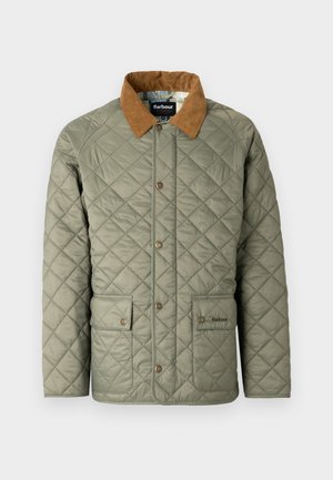 Prošívaná olivově zelená bunda s hnědým manšestrovým límcem, patentními knoflíky a dvěma předními našitými kapsami. Materiál má hladkou texturu a diamantový vzor.