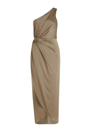 Robe brune asymétrique à une épaule, confectionnée en tissu doux, avec des détails drapés et un nœud sur le côté. Longueur au-dessous du genou avec une légère brillance.