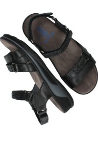 Zwarte leren sandalen met gevlochten banden, verstelbare gespen en gevoerde zolen. Beschikt over een slank ontwerp en een gestructureerde voetbed.