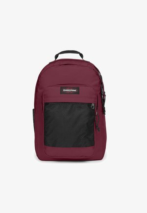 Zaino Eastpak color bordeaux con tasca frontale in rete nera, spallacci regolabili e maniglia superiore. Presenta una patch con il logo sul davanti.