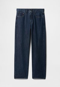 Ciemnoniebieskie dżinsy z denimu o prostym kroju nogawek, z pięcioma kieszeniami, zapięciem na górny guzik i widocznym przeszyciem wzdłuż szwów.