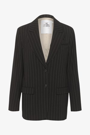 Mustassa raidoitetussa bleiserissä on hapsureunus, kaksi etutaskua ja yksinkertainen napitus. Sisältää vaaleanbeigen vuorin.