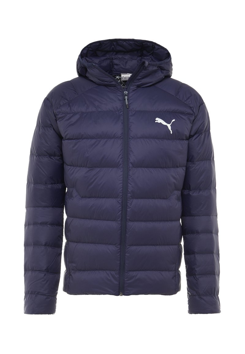 Giacca a vento navy con cappuccio, caratterizzata da pannelli cuciti, una cerniera frontale e un piccolo logo Puma bianco sul lato sinistro del petto.