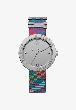 Montre ronde en argent avec un cadran gris et des aiguilles argentées, montée sur un bracelet en tissu à motif zigzag multicolore rose, bleu et jaune.